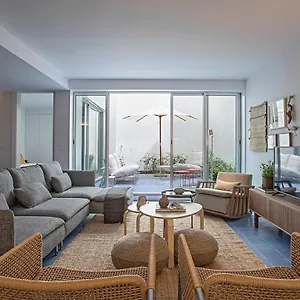https://piso-azul-premium-apartments-in-bairro-alto-by-lovelystay.hotels-lisbon-portugal.com