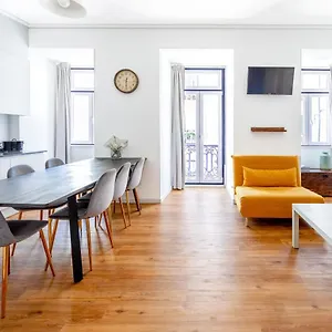 https://lisboa-intendente-3bedroom-apartment-with-balcony.hotels-lisbon-portugal.com